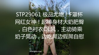 你的心动小妹全程露脸可爱的纹身精彩大秀直播，跟狼友互动撩骚听指挥，揉奶玩逼看特写