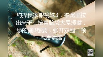 澡堂子内部员工偷拍 白白嫩嫩的无毛B少妇洗澡更衣原档流出 (1)