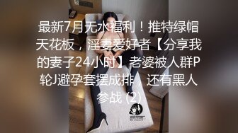 骚逼师妹、还不让拍脸，大鸡巴吃舒服了手就放开了，她的嘴含住鸡巴的样子好好看！