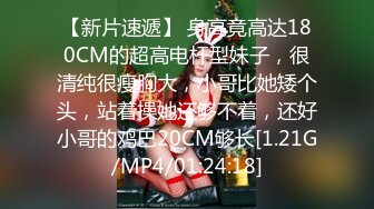  肉嘟嘟的小美女露脸初次下海直播赚外快，全程露脸听狼友指挥