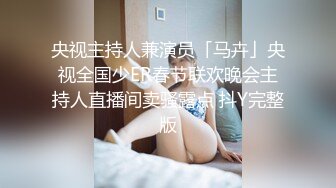 女网红海姆斯利拳击比赛获胜露胸部庆祝，敬业摄影师全程跟拍