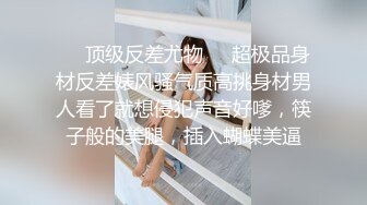 舌吻摸奶口交舔弄，特写掰穴抬腿侧入被操的啊啊啊直叫