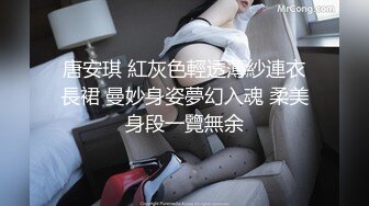 美妞自己房间对着镜头按摩自己小穴解闷