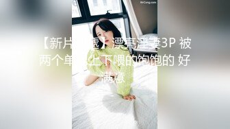 商場小飾品攤前連續抄到三個美女裙底風光,其中一個穿著透明內內