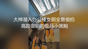 淫荡女神卖衣服女孩，酒店4P  淫乱大场面，小逼唇都被艹肿了，这女神果然是不拘束啊 呻吟浪叫！