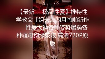 金发美艳人妖胸前纹身性感妖艳脱下小花裙自摸超长屌深深插入后门通并享受着