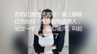 金牌初音露脸早上起来发骚，把大黑牛塞逼里自慰勾搭送外卖的大哥，深喉口交大鸡巴给大哥足交，浪荡呻吟