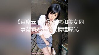   蓝天白云下带着骚妻露出，海滩旁风云海水涌动，娇妻无内，一撩便是裙下风流故事