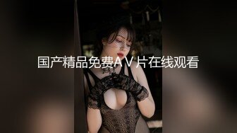 万达超市小脸妹妹服务员，身材娇小温柔型的眼镜女孩，工作不忙来上厕所，我拍下了她的小粉穴。