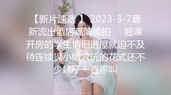 奶胸小女人跟她的光头老外男友 大鸡巴小手握不下 骑在脖子上让老外舔逼