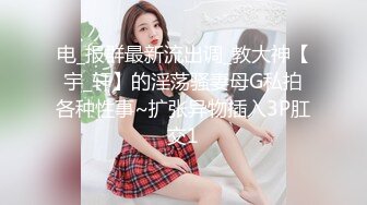 极品淫乱骚婊 4P堪比AV 两手各握肉棒一个舔B (1)