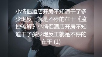 長相洋氣時尚網紅臉小姐姐剛做完美甲,尖頭長美甲插入黑鮑紫薇,叫聲很臊