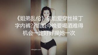 -体验00后白虎妹纸的极品美鲍 像母狗爬向男人的胯下