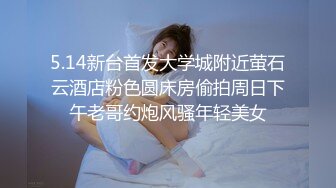   大红唇新人骚女被两大汉3P，白丝袜丁字裤，翘起屁股看穴，两根JB轮流舔，骑乘上下一起插