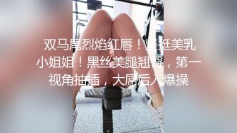 拿着跟假鸡巴玩摩擦得小穴都出白浆了