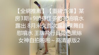 跟踪花裙妹子进厕所偷拍尿尿再拍脸