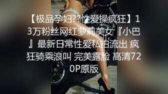 不露脸就够看超级粉穴学生妹，难得一见一线天嫩穴，近距离假屌爆插呻吟大声，没几下就流出很多白浆，圆润美乳粉色奶头