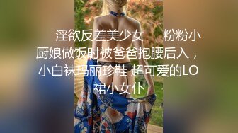 广州车展色魔摄影师各种刁钻角度偷拍众多车模小姐姐各种不经意间的走光 (3)