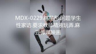 -骚货女邻居撅起屁股在客厅等我后入 干净的身体如此下贱