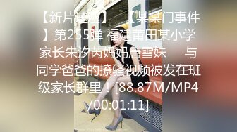  几个小伙花3000元包养了一个听话的小村姑去小溪里玩4P