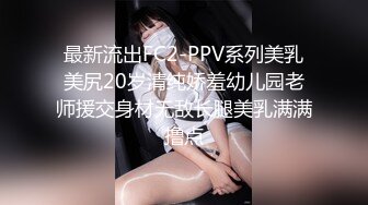 疯狂男子一边开车一边让女友吹箫舔鸡巴