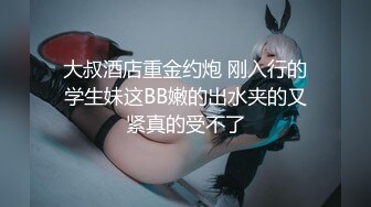  风骚少妇燃烧卡路里~骚气漫天，俩大哥轮流掏枪上场爆操~这骚逼爽炸天啦