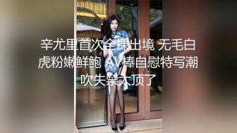 专找丶阿姨玩两小伙3P淫骚熟女，双屌轮流口交，高跟鞋站在床上后入，拨开丁字裤侧入抽插猛操