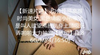 《极品CP魔手外购》无水正版价值千元某工厂职工女厕所全景正点位置偸拍各种美女小姐姐大小便看脸看双洞超多大屁股 (4)