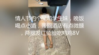 反差骚婊母狗人妻『小骚猪的调教之旅』日料店门外人来人往，谁能想到屋内有一个小骚猪在吃三个男人的鸡巴呢