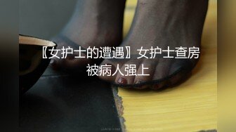     服装店老板娘！打烊后在店里自慰，撩起裙子跳蛋震穴，很敏感搞得多是水，拉扯跳蛋一脸享受