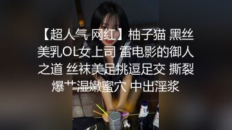 办公室小张，不好好上班把裤子脱了玩逼给狼友看，真刺激逼蹭桌角自己抠圆珠笔抽插，跑到厕所把自己抠喷了