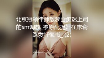 抄底漂亮少妇 旁边儿子这么大了 还穿蕾丝花边黑骚丁 大屁屁真肥