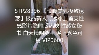 商城女厕蹲守丰臀肥穴女店员,毛丛间的阴户高高突起插起来肯定不费劲