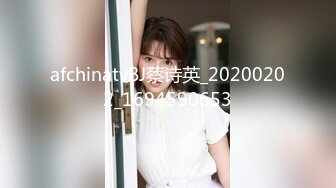 【新片速遞】牛仔裤可爱小美女床上亲密拥抱恋爱的感觉脱掉裤子下面操穴上面接吻真享受啊