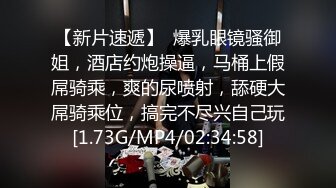 商城偷窥二个漂亮营业员嘘嘘