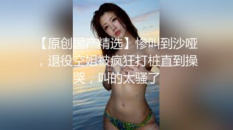 这姿势真好，后入还能吃到奶奶，听声音就知道爽爆了，前方高能，请戴上耳机！