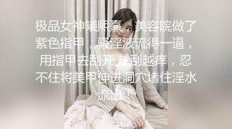 二月流出厕拍牛人手动背后俯视偷拍商场座厕2来尿尿的美女条纹衫美眉抓着门把撅着屁股尿