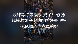 完美露脸的极品女神，舔鸡巴前必须闻一下，没洗干净不给你舔的！