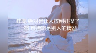 北方妹子家里有点冷，全裸在被窝中手指特写掰鲍鱼蝴蝶逼很红