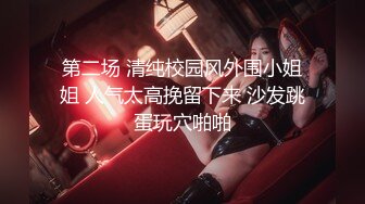 四个模特身材美女一起逛商场粉色短裙美女紧贴着超薄微透无痕内小内紧裹肉臀夹进臀缝前C凸显逼唇很是诱惑