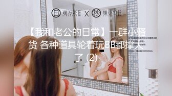  萌萌哒的小美女榨汁夏，跪在地上吃男友的鸡巴，小嘴巴吸进吸出，真得劲！