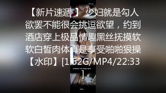 STP22686 顶级美臀口罩小姐姐跪着扭动屁股  开档黑丝特别合适  超近距离手指扣弄肥穴  边扣边出水  搞得地上很