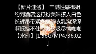 乖巧的小少妇想要被草了，全程露脸跟狼友撩骚发情，淫声荡语奶子比心诱惑，洗澡大秀激情上位表演奶子乱晃