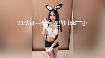 小妹妹和老妈妈口交大鸡巴揉奶玩逼，被两个小哥一起抽插爆草