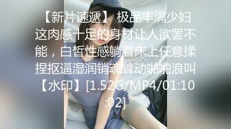 绿帽老公带着老婆找单男✿看着老婆在我们婚房床上被前男友操✿居然还让我给他们舔交合处