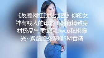 三十多岁如狼似虎极品美少妇,壹次约战4青壮男,嘴里吃壹个,两手各壹根,下面在插壹根,很难满足