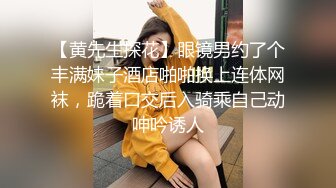 颜值不错红唇妹子和炮友啪啪，舔奶扣逼毛毛浓密特写抽插后入猛操，骑乘插入呻吟非常诱人