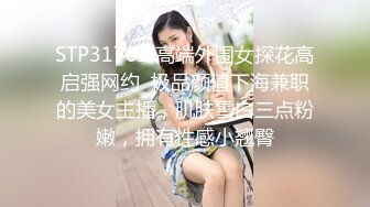 老婆在直播老公在旁边看