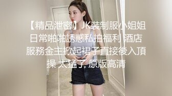 四月新流出高校女厕极品高清全景后拍黑连衣裙美眉在厕所里洗眼镜