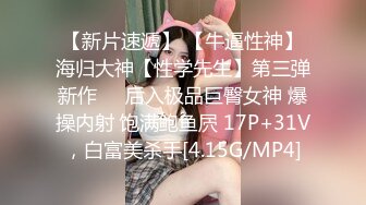 长发美少妇全裸自慰，粉色蝴蝶逼，不停爱抚阴蒂和外阴